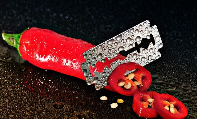 Jak założyć żyletkę do brzytwy?