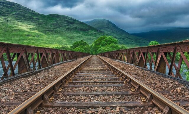 W jakiej fryzurze spać żeby mieć proste włosy?