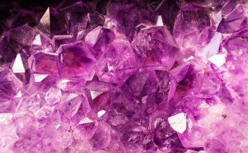 Jak nakładać brokat na oczy? Jak nakładać brokat na oczy?