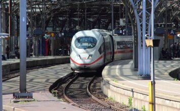 Jak dobrze odtłuścić płytkę paznokcia?