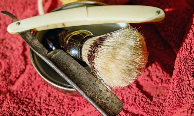 Jak używać brzytwy do twarzy?