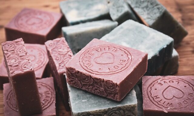 Na jakich kosmetykach pracują fryzjerzy? Na jakich kosmetykach pracują fryzjerzy?