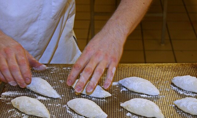 Jak nałożyć bazę pod podkład?