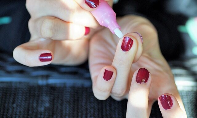 Jaki korektor na cienie pod oczami?