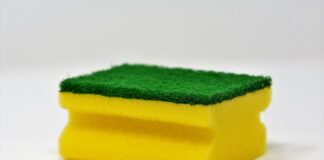 Jak używać silikonowej gąbki do makijażu?